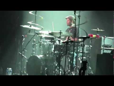 Chris Dave - Solo (Live D'Angelo @ Zénith, Paris) [2012-01-29]