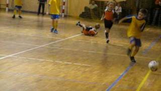 preview picture of video 'Wesoła Indoor Cup 2009. KS Wesoła vs. Józefovia Józefów / Akademia Imielin. Rocznik 2000.wmv'