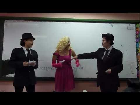 Con mis amigas cantando Material Girl