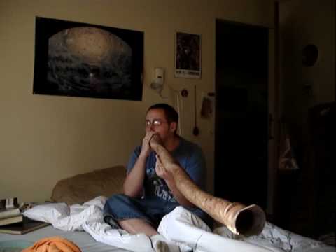 Didgeridoo, playing the lower frequencies