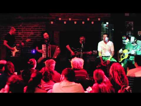 Gigio + Inquilinos del Tiempo (+ Fabio Alberti) - Piraña (El Puesto de Fabio, 08.08.2015)