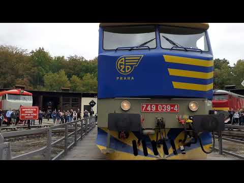 Bardotka AŽD Praha 749 039-4 na točně + vlak s Bardotkami odjíždějící do Prahy