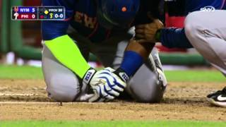 Yoenis Céspedes es golpeado en la mano por el lanzamiento Justin De Fratus