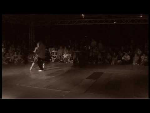  Juana Sepulveda  and  Mariano Frumboli  are  dancing  to  the  tango  "  Cada Vez Que Me Recuerdes  "