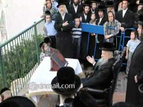 Sadigura Rebbe And Seret Viznitz Rebbes At Tashlich 5771
