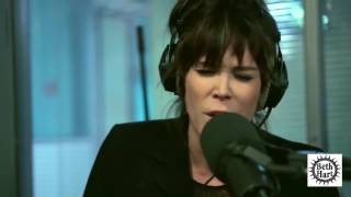 Beth Hart - I&#39;d Rather Go Blind (Live Acoustic)