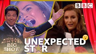 Dani Dyer&#39;s 💖🏝 cringy prank on unsuspecting fan! - BBC