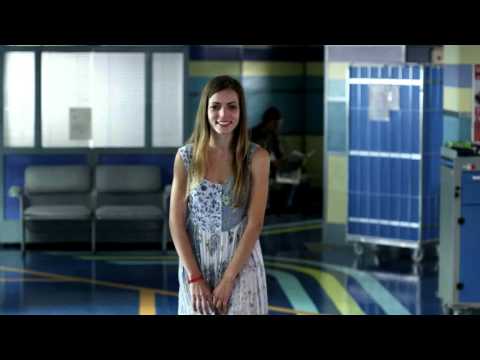 BRACCIALETTI ROSSI 2 - clip abbraccio Leo e Cris