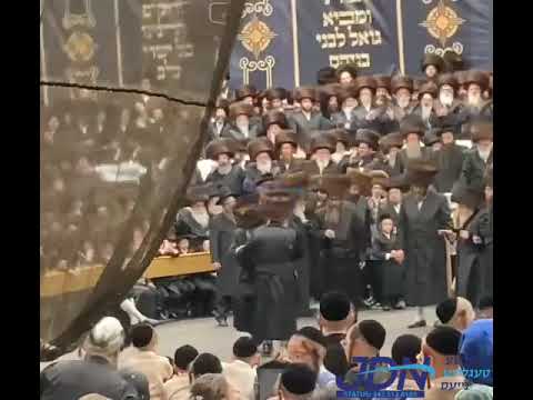 Skver Rebbe Dances With his Brother In Law Satmar Rebbe R' Aharon At The Skver - Kretchnif Wedding