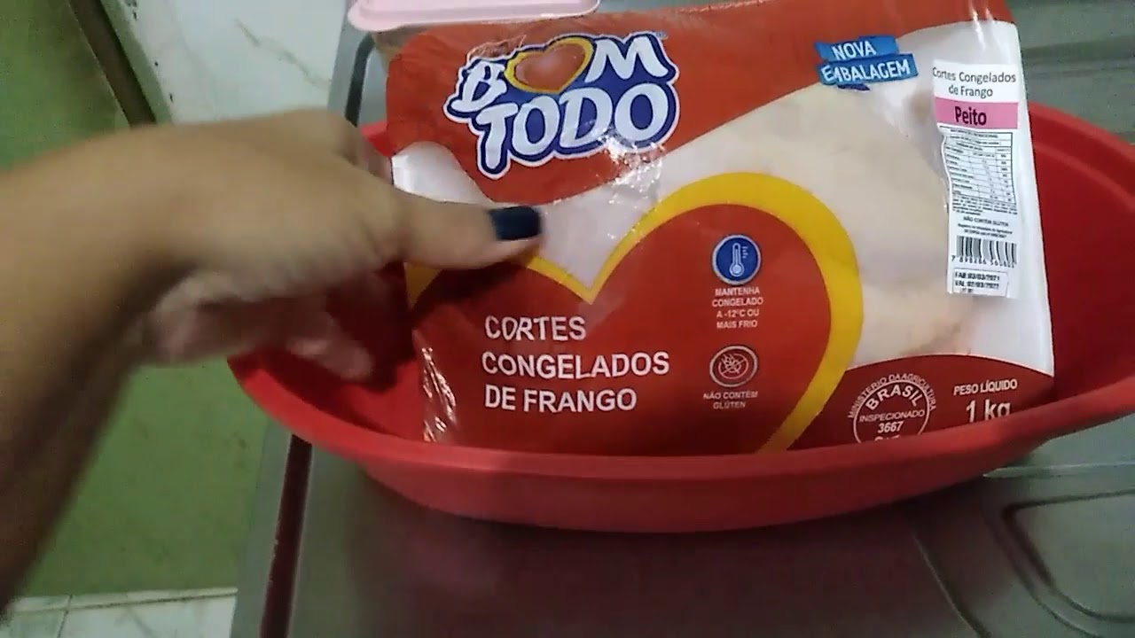 Como descongelar frango no microondas