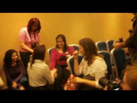 1 Natalia Oreiro con fans ( Nadia,Alexandra,Marek,Mirela,Victoria)  POLONIA -Wrocław 13.12.2013