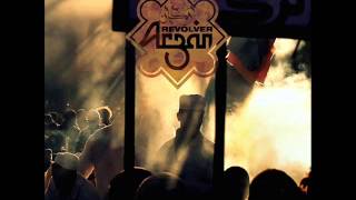 Revólver - Y del hombre