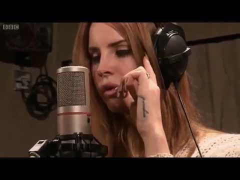 Lana Del Rey - Born To Die live at BBC Radio 1 Lounge 2012 HD - Born to die directo Best live
