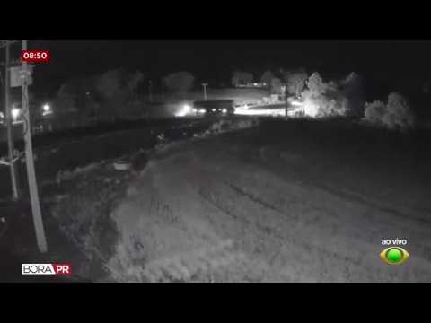 Câmera flagra acidente com dois mortos na BR-158 no Paraná
