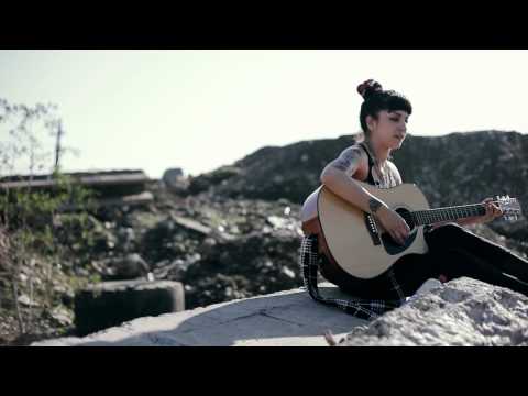 LaVitrola.cl: Mon Laferte - Un sólo hombre no puedo tener