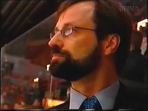 18.2.2001 Pasi Nielikäinen (HIFK) haastaa Jukka Hentusta (Jokerit)