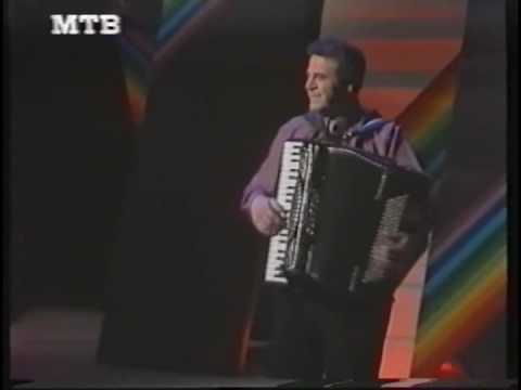 Usni rumeni - Atina Apostolova - Macedonian Folk Song