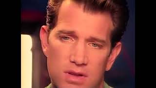 CHRIS ISAAK 💿 SOLITARY MAN