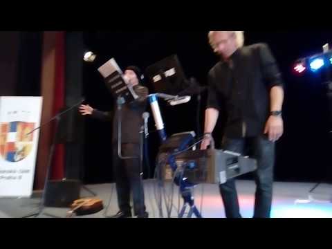 Bohuš Matuš s Fandou v KD Krakov. Píseň Nestih jsem říct