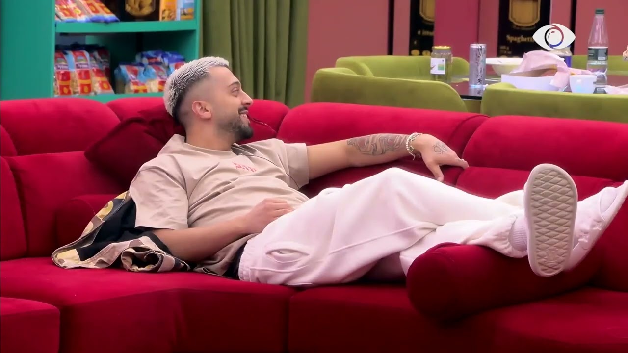 A ke parë ndonjë gjë që unë kam thënë për ty pas shpine?/ Egli-Gjestit: Je në autobus…