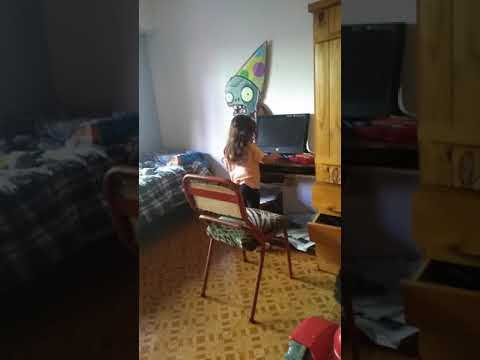 la subo y me pega con la espada de minecraft