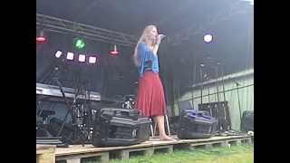 preview picture of video 'Embla bliver årets vinder i Poetry Slam på Ollerup Efterskole 2013'