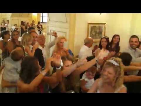 ENTRATA SPOSI DIVERTENTE AL RISTORANTE CASTELLO CHIOLA MUSICA MATRIMONIO BY FRANCESCO BARATTUCCI