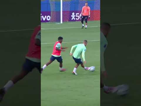 Pessoal não aliviou para o Endrick no treino de hoje da seleção #shorts