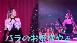 25周年迎え初のディナーショー開催の倖田來未、セクシーバニーな超ミニ丈ワンピで”絶対領域”披露