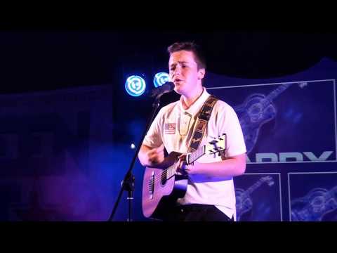 HAPPY - PHARRELL WILLIAMS performed by TOM WALKER at TeenStar Singing Competition