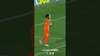 Hugo Souza defende mais uma penalidade pelo Corinthians, dessa vez contra a Portuguesa! 🔥⚽ #Shorts