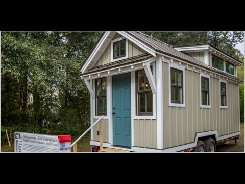 High School Students Build Tiny Houses For Flood Victims