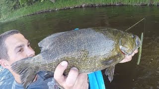 KAYAK FISHING Upper Mississippi River For MASSIVE SMALLIES!