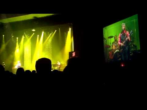 Lulu Santos canta Roberto Carlos e Erasmo