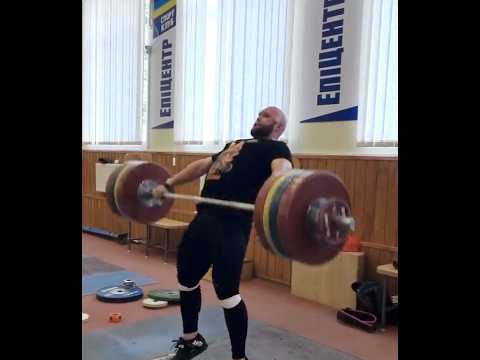 Ruslan Nurudinov (109) 200 kg hang snatch