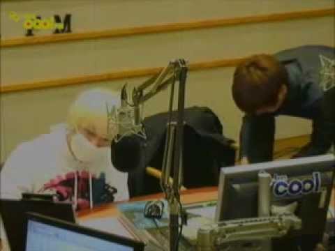 Leeteuk tying his shoes (Sukira KTR 111021)
