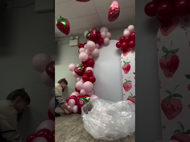 Vídeo relacionado con Kit de Guirnalda de Arco de Globos de Fiesta de Cumpleaños Globos de Cumpleaños Super City Globos de Aluminio Decoraciones Bat de Fiesta Teática