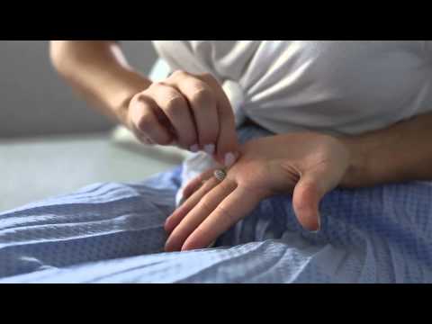 Der Faden-Trick: So zieht ihr einen Ring ohne Gewalt vom zu dicken Finger