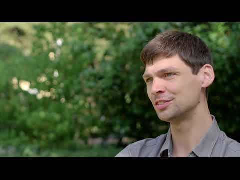 Fields-Medaille an Peter Scholze. Eugen Hellmann gratuliert.