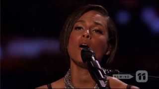 Alicia Keys performs &#39;Tears always win&#39; Live on American idol