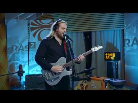 Satisfied Mind - Eythor Ingi live at radio 2 Studio 12