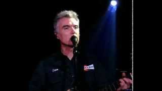 David Byrne - I Wanna Dance With Somebody (Who Loves Me) [Live 06-13-01]