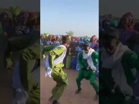 SABAR PEUL BOU NEKH #seneweb #dance #duet #dancer #sasafesimwenkitemondsa #abonnetoi #reaction