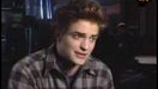 Robert Pattinson Describes Edward Cullen