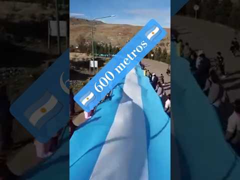 🇦🇷 DÍA DE LA BANDERA 🇦🇷 ANDACOLLO desplegó la bandera más larga de #neuquén #patagonia