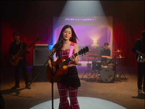 Su Hlaing - မင်းမရှိရင် (Official Music Video)