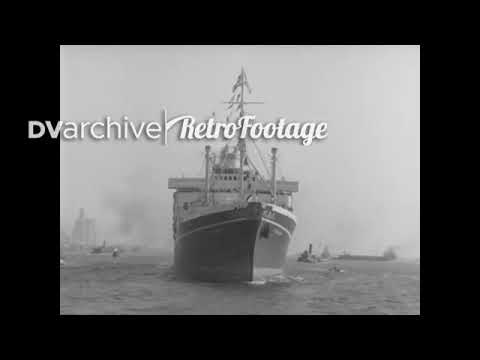 1935 - The Polish ship the SS Pilsudski pulls into an American harbor.