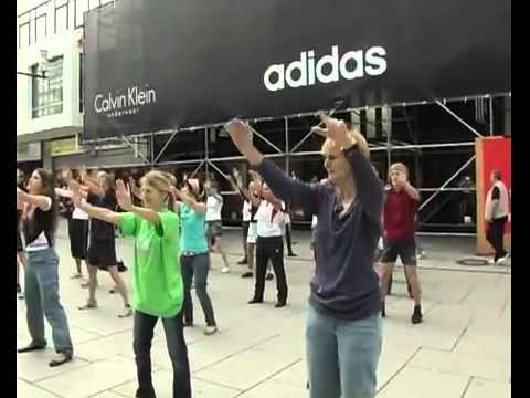 ‪Detox / Flashmob Greenpeace Frankfurt‬‏