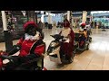 Sinterklaas crost op de scootmobiel door Beverwijk