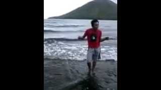 preview picture of video 'Mencoba kreasi dengan lagu Gala-gala di Pantai Tidore Ternate, Gunung Maitara dan Gamalama'